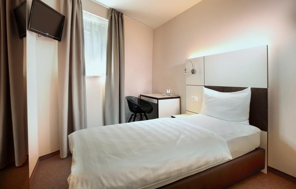 b_smart motel Basel – Bild