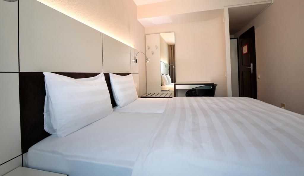 b_smart motel Basel – Bild