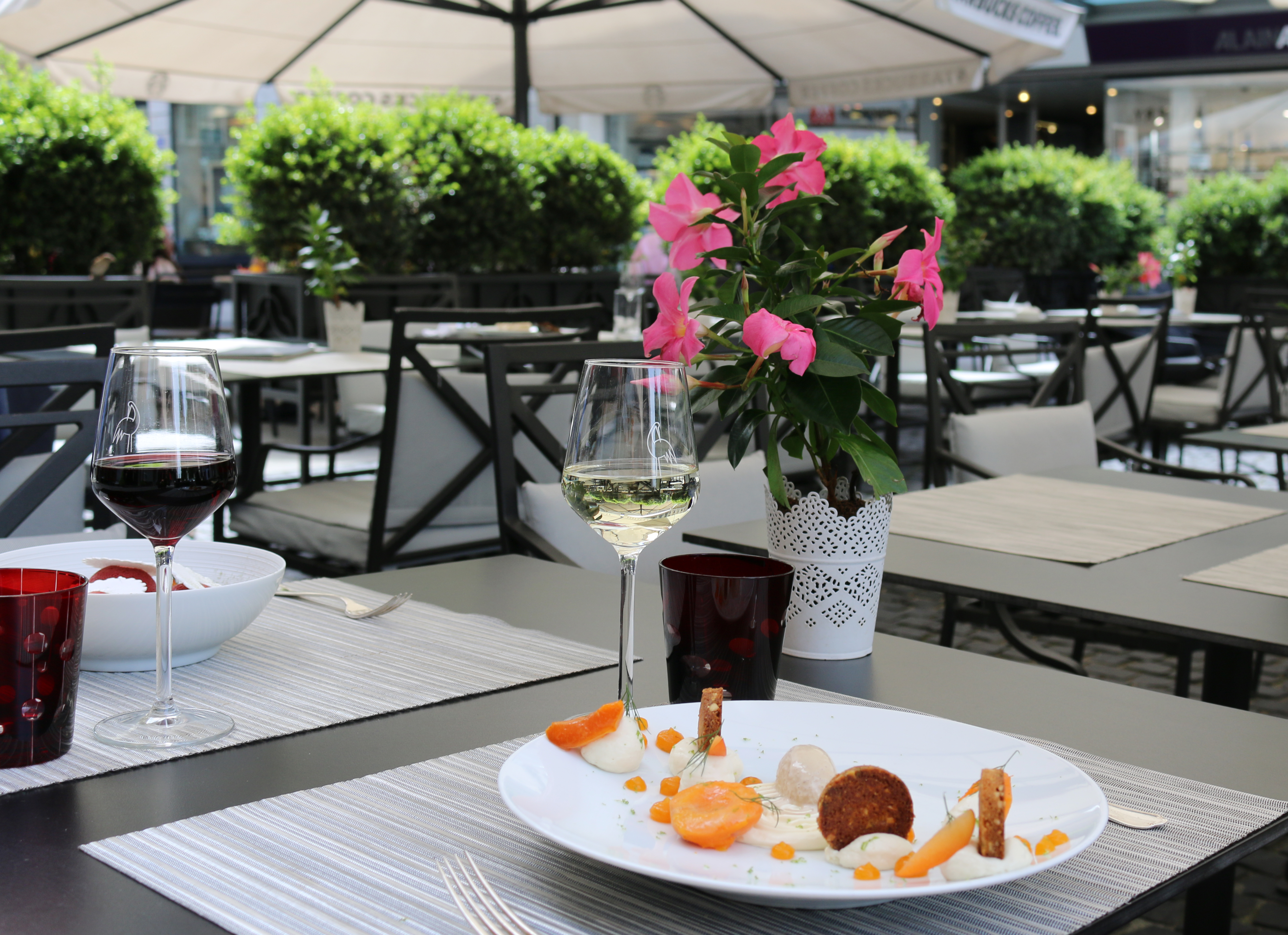 Dejeuner terrasse Restaurant de la Cigogne Dejeuner terrasse Restaurant de la Cigogne