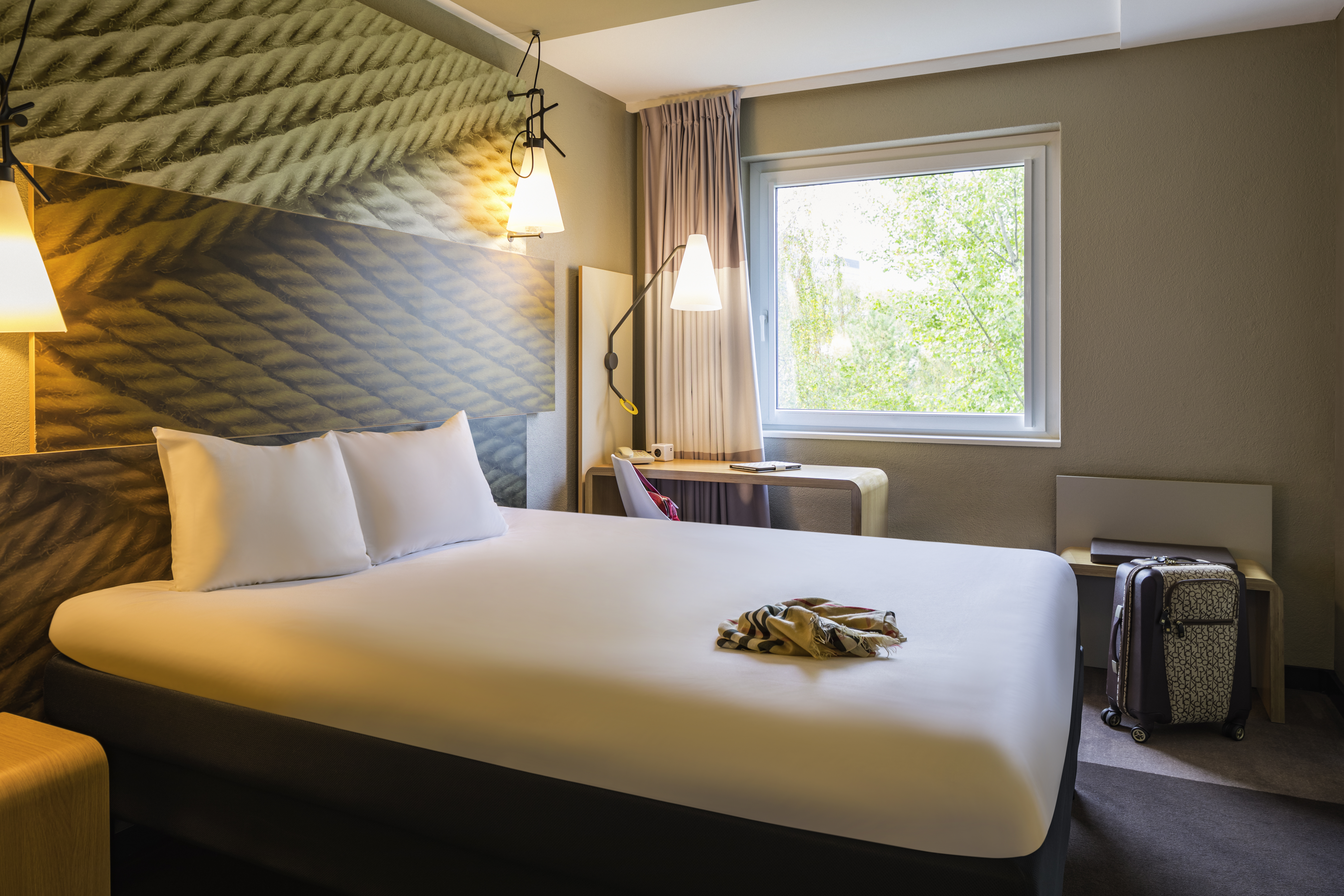 ibis Zurich Messe Airport – image