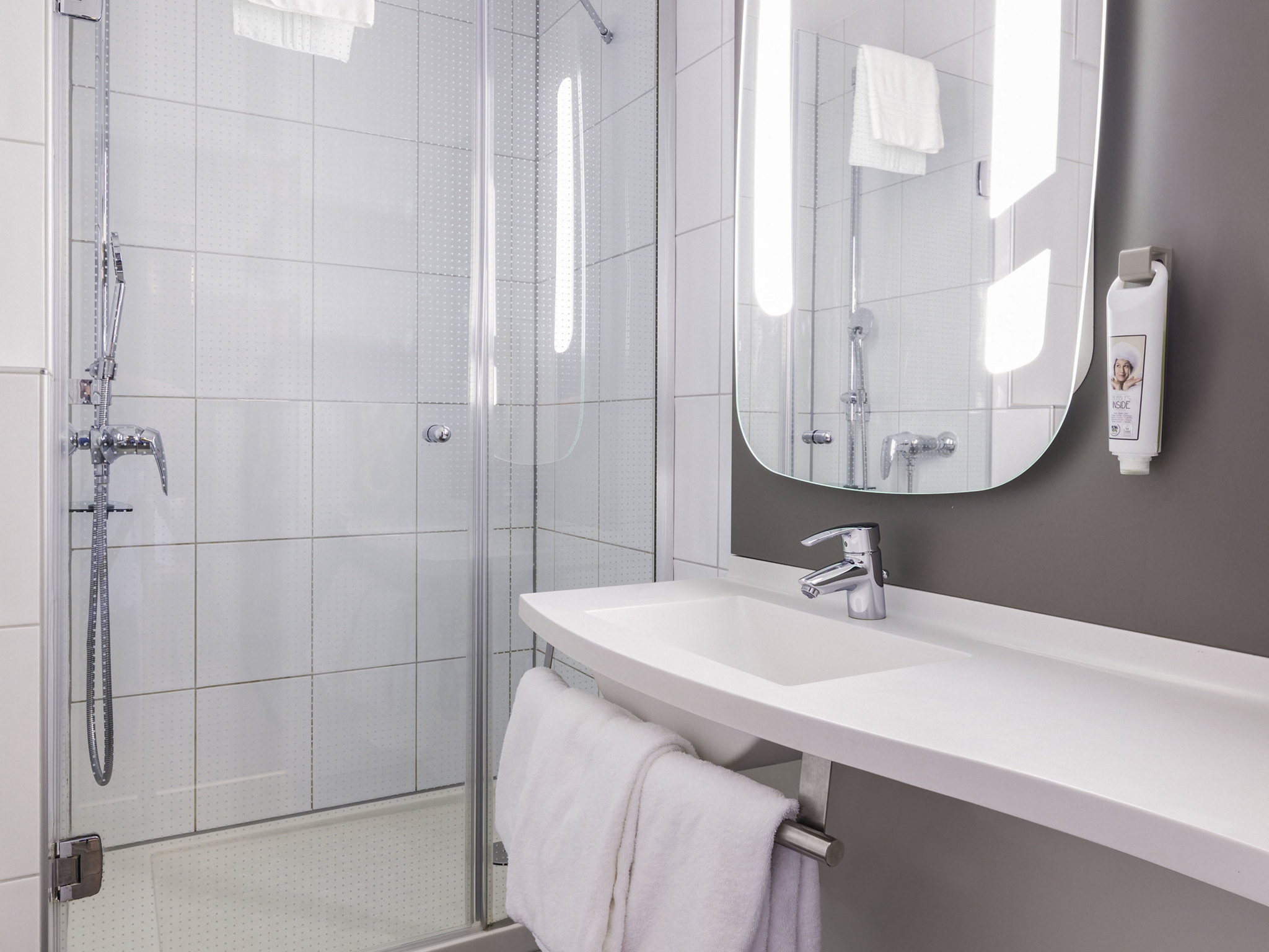 ibis Zurich Messe Airport – image