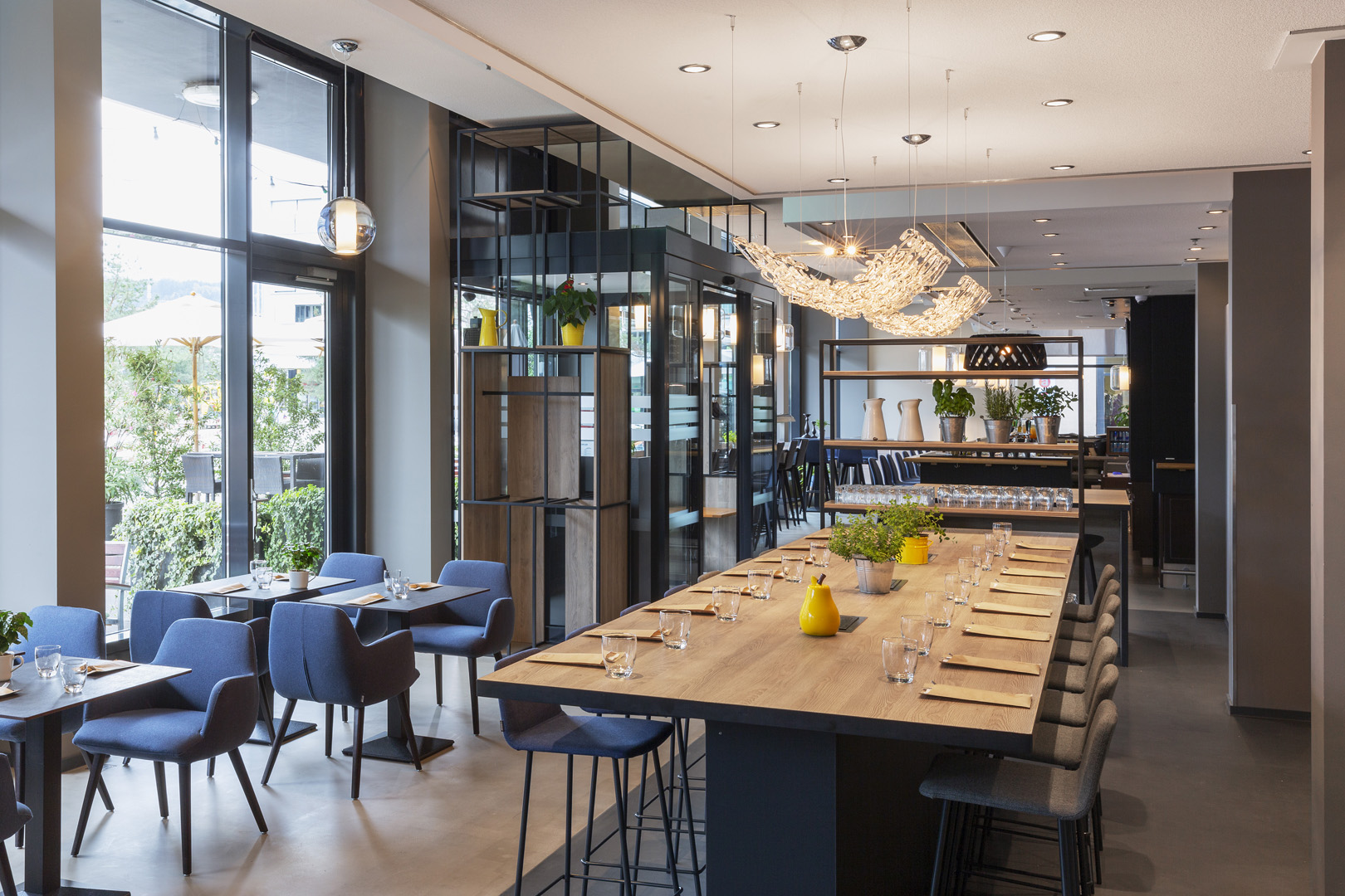 Restaurant Kitchen & Bar - Community Table Restaurant Kitchen & Bar - Community Table