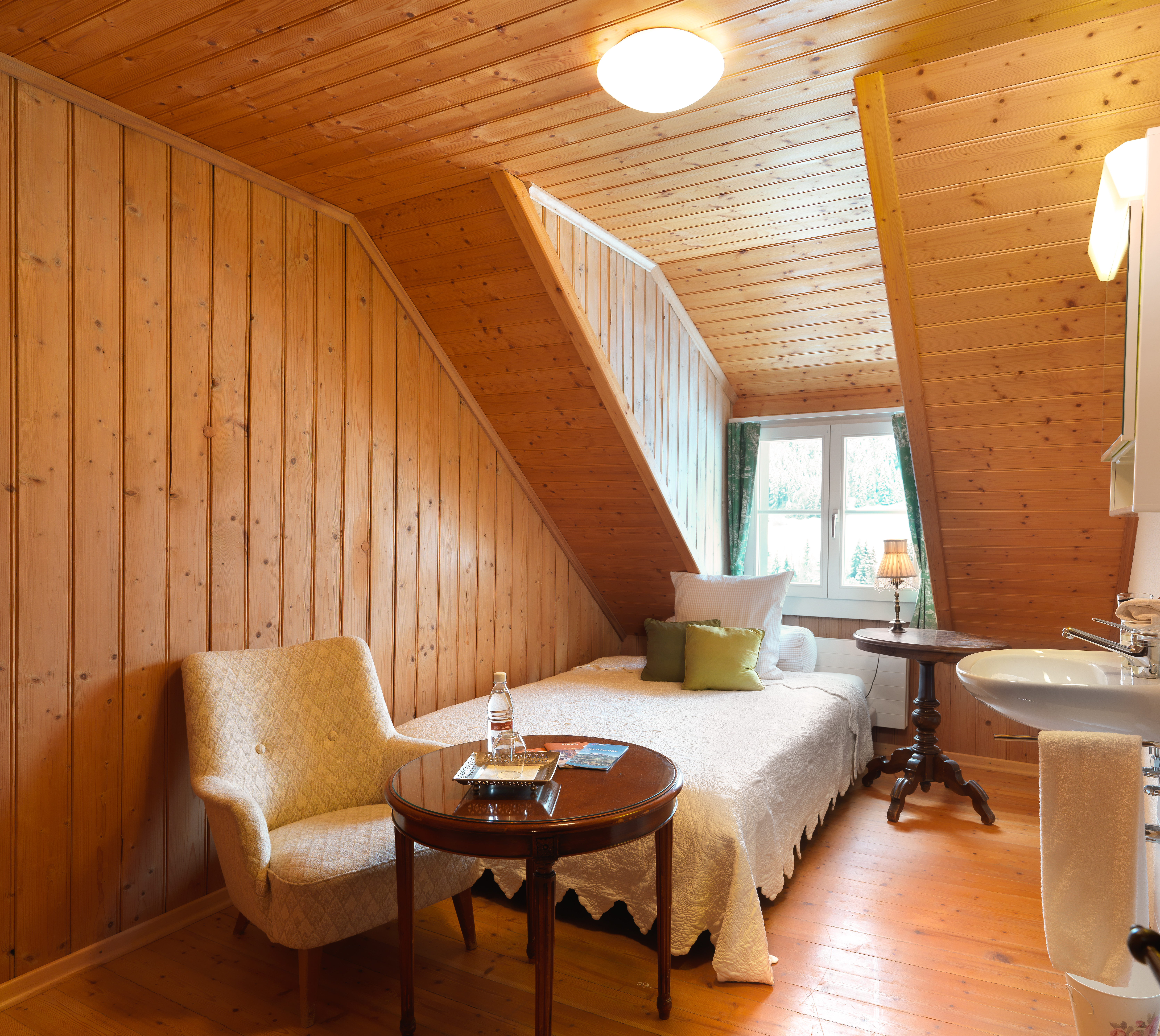 Einzelzimmer mit Gemeinschaftsbad Einzelzimmer mit Gemeinschaftsbad