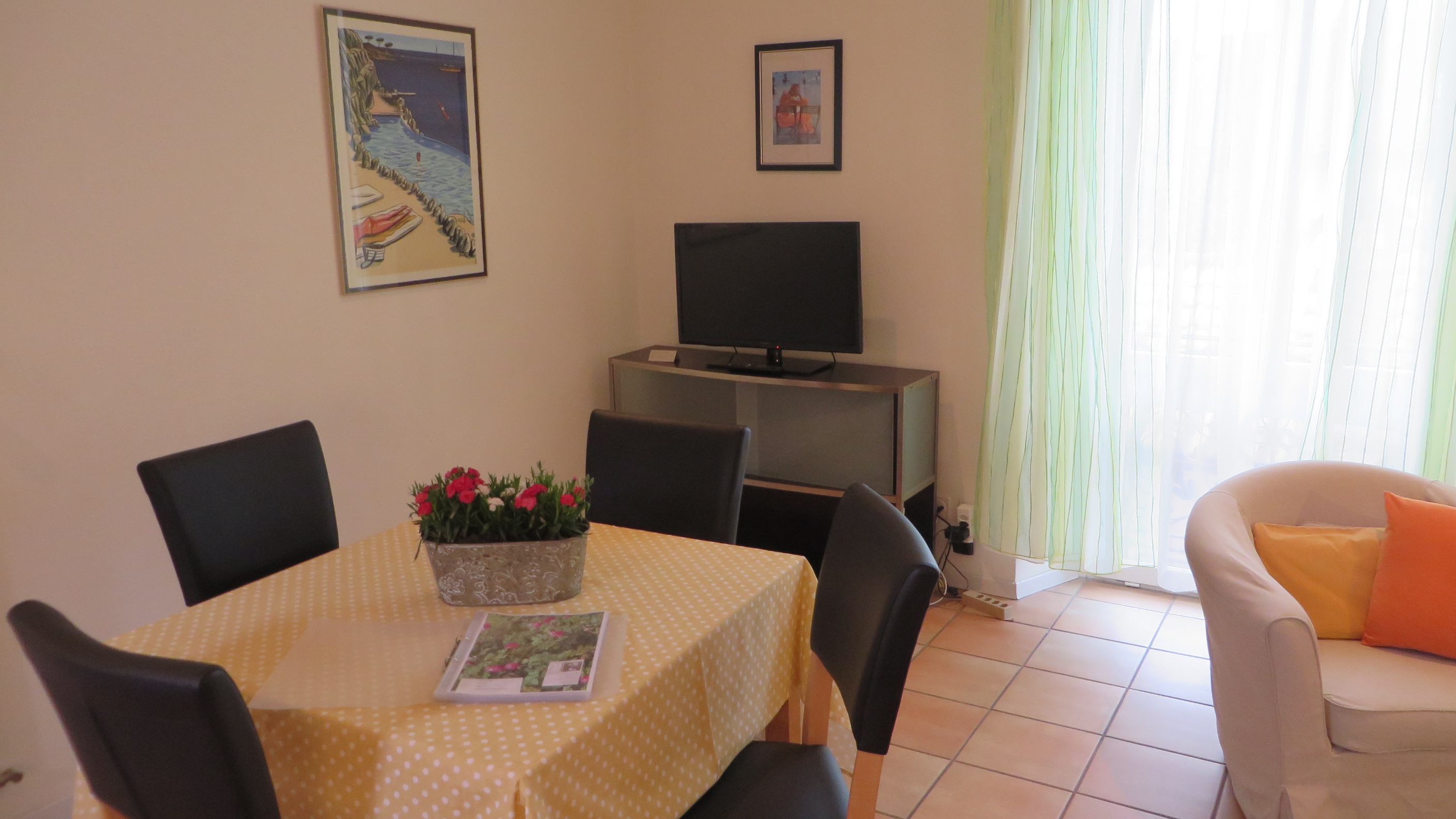 Apartment No 4, dining area Apartment No 4, dining area