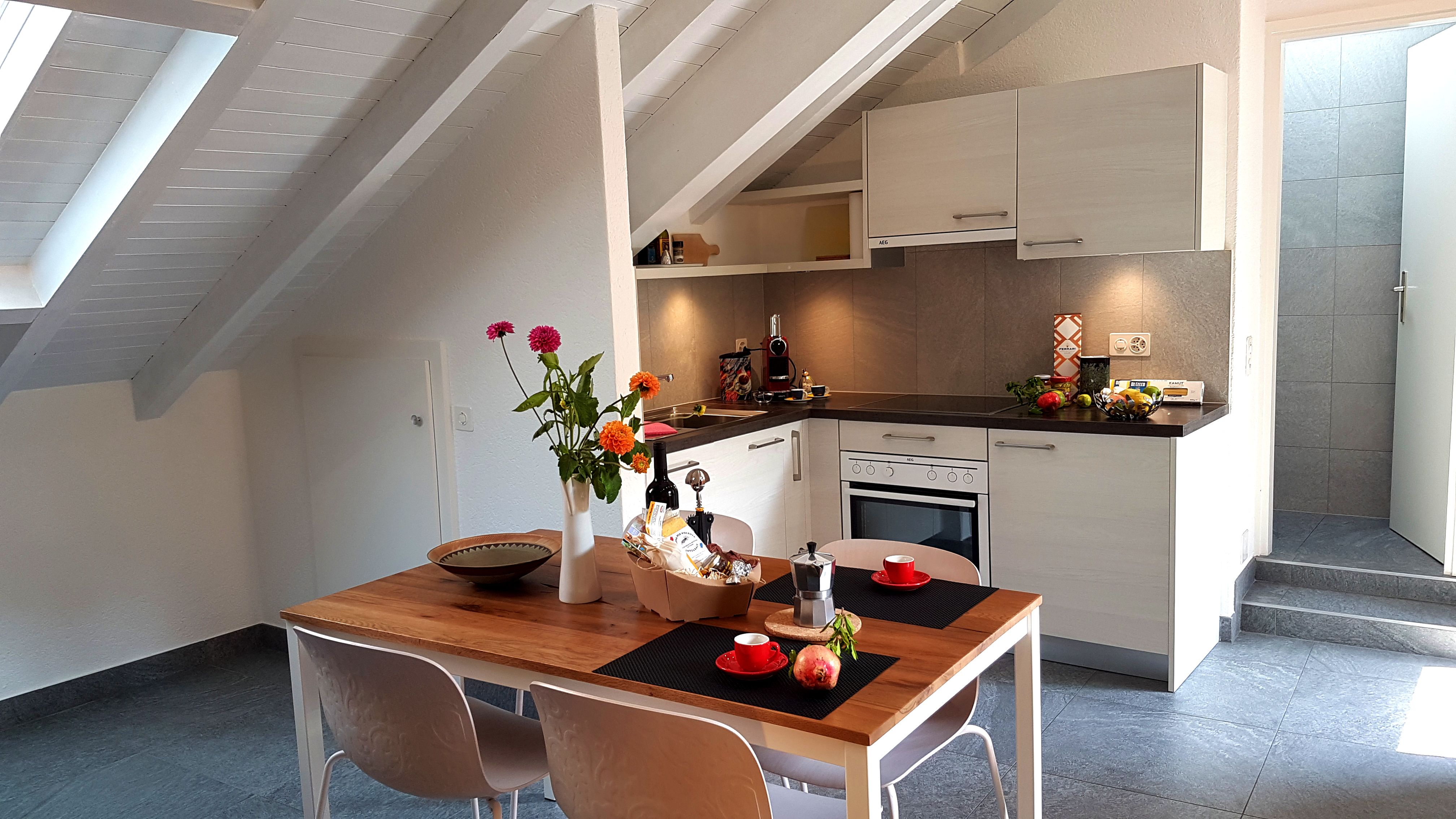 Dining Area, Ap. 18 Dining Area, Ap. 18