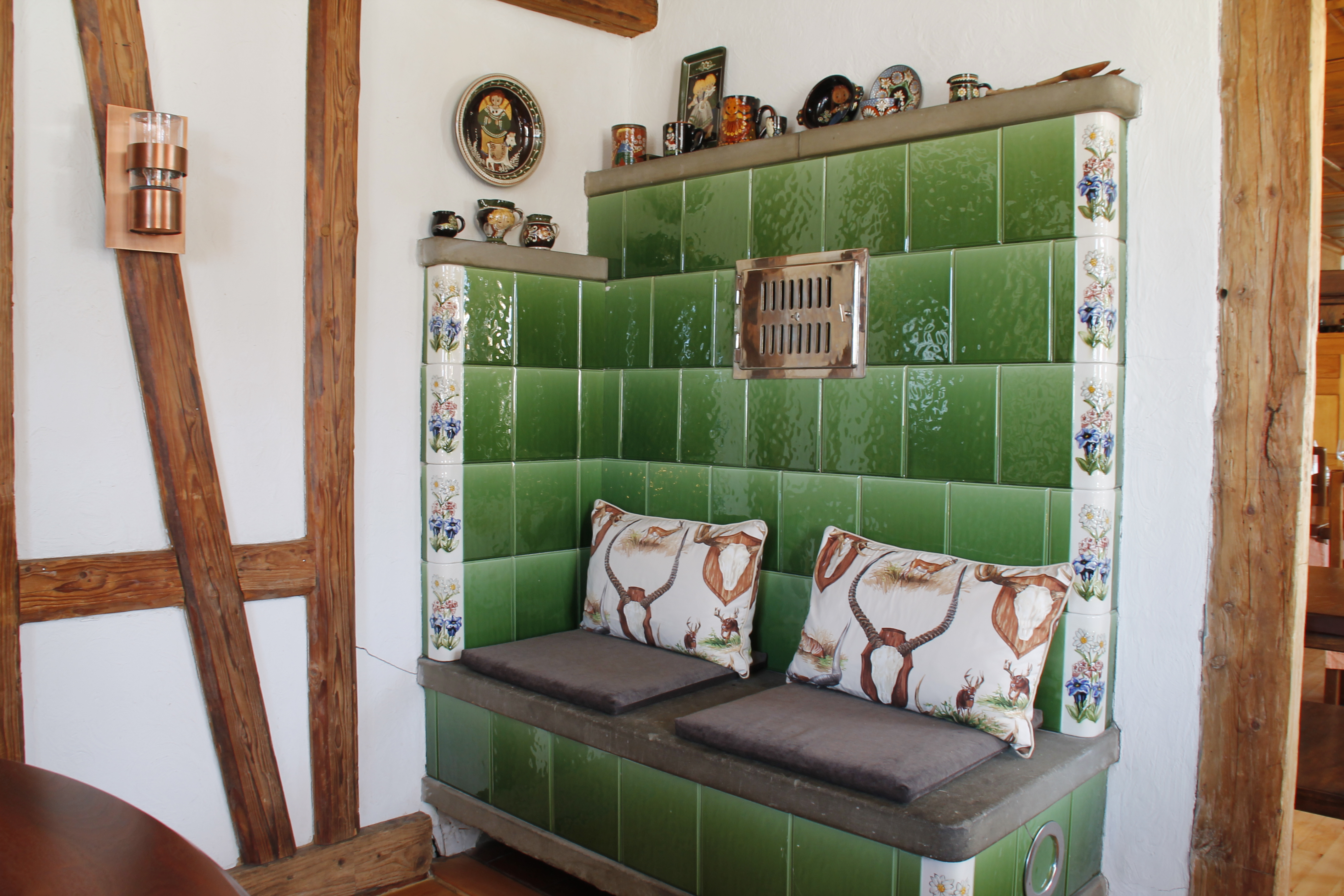 Kachelofen im Sääli Kachelofen im Sääli