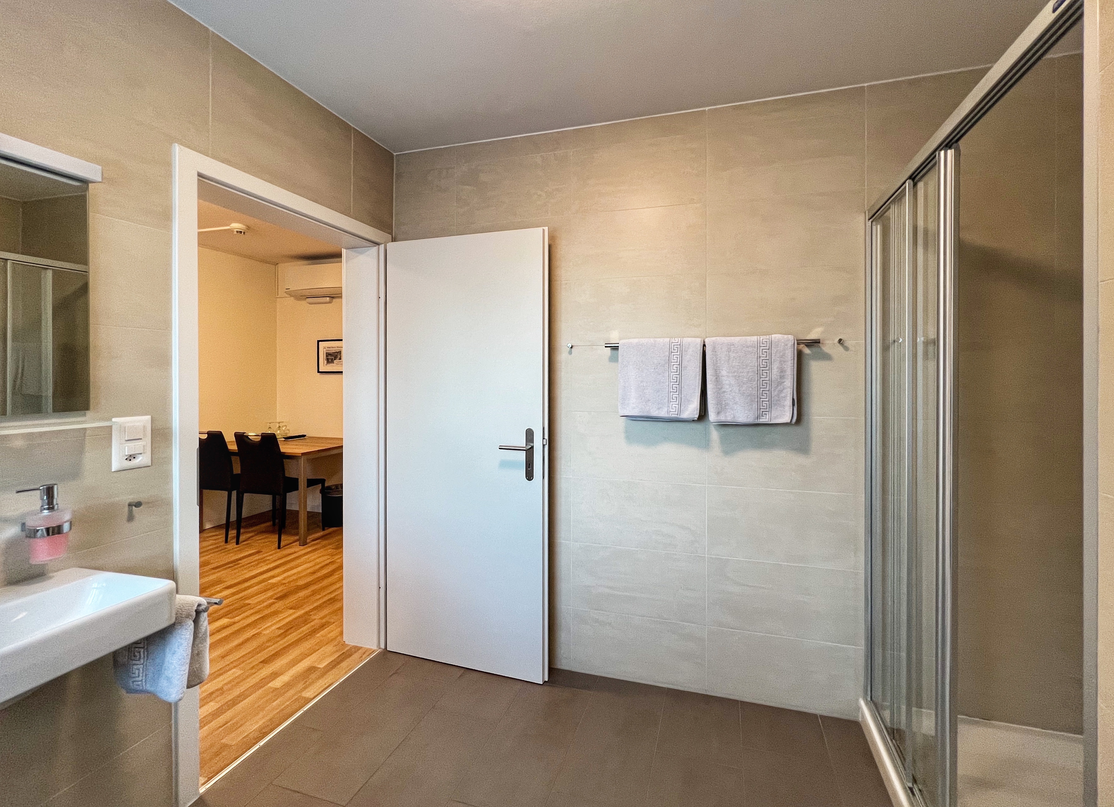 3-bed room 3-bed room