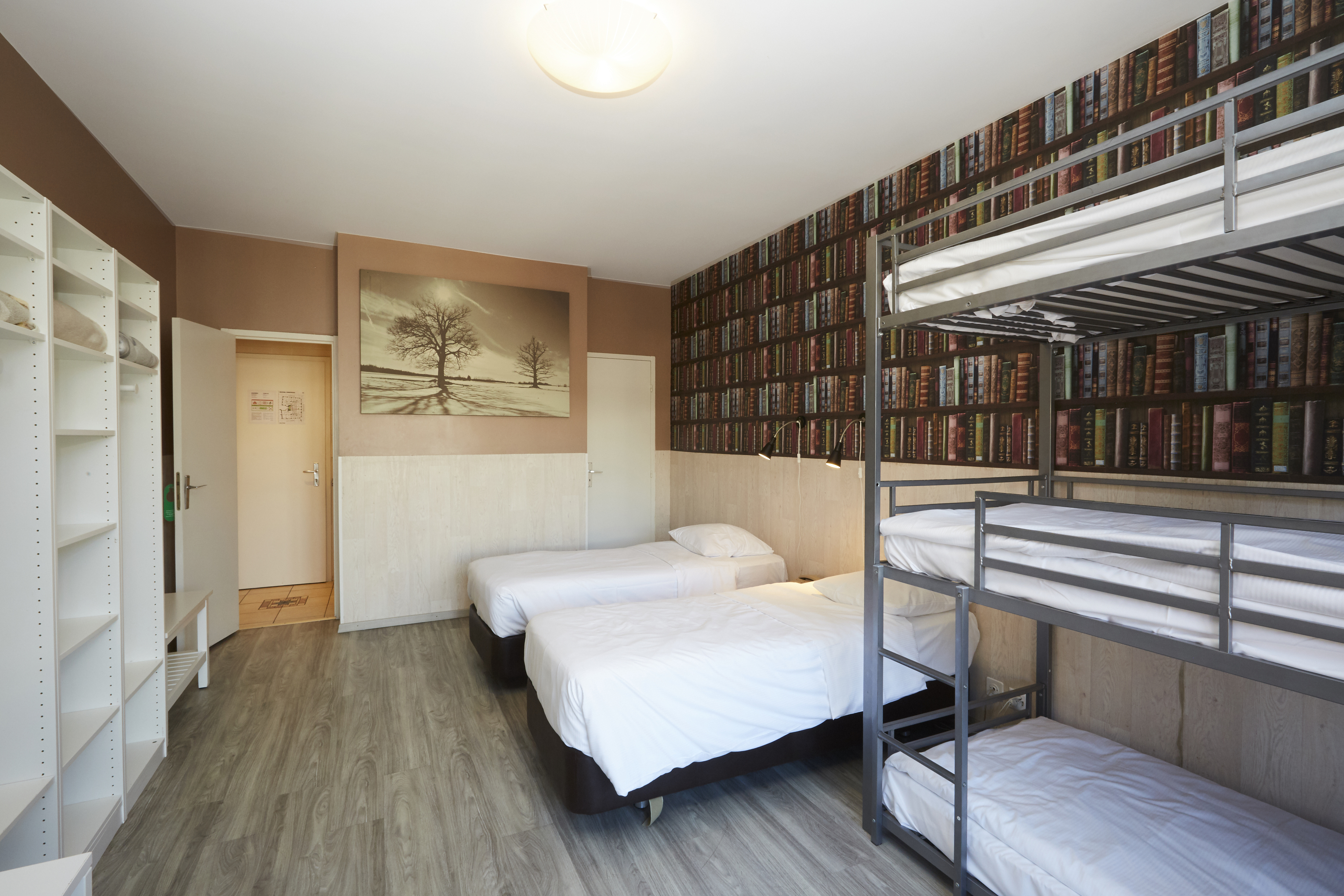 Large Room for Five Large Room for Five