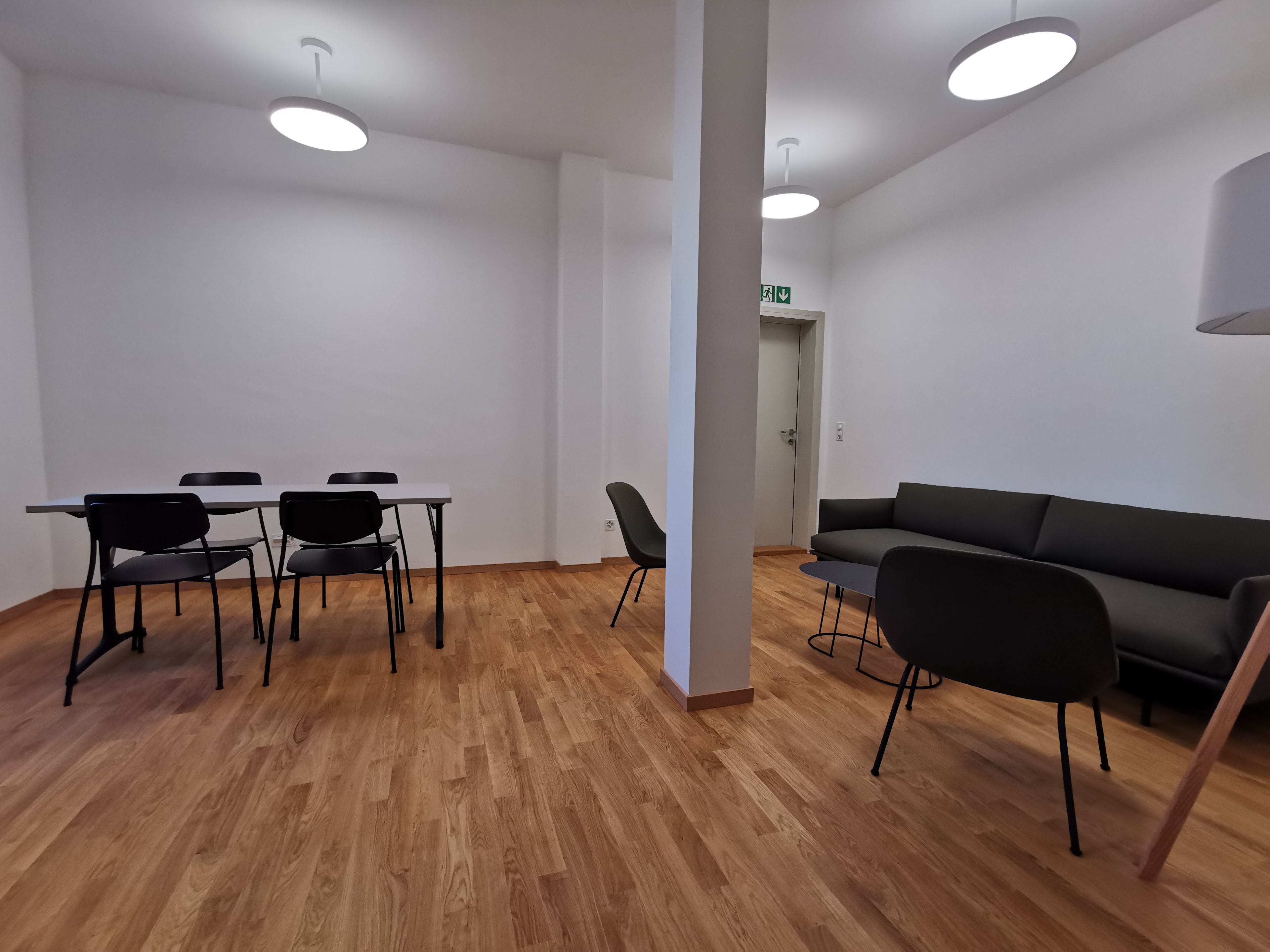 SITZUNGSRAUM SITZUNGSRAUM