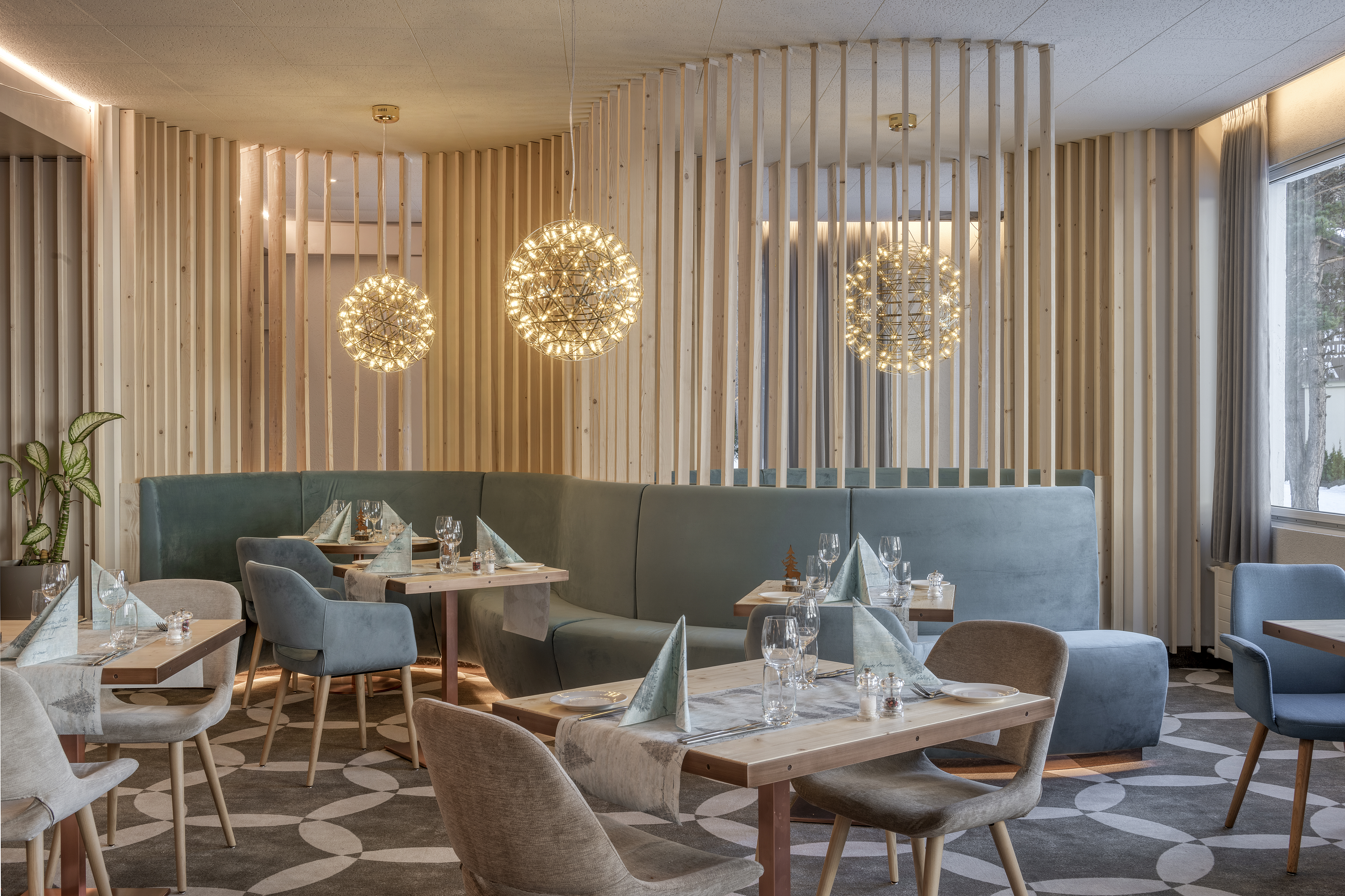 Restaurant round Tis Restaurant round Tis