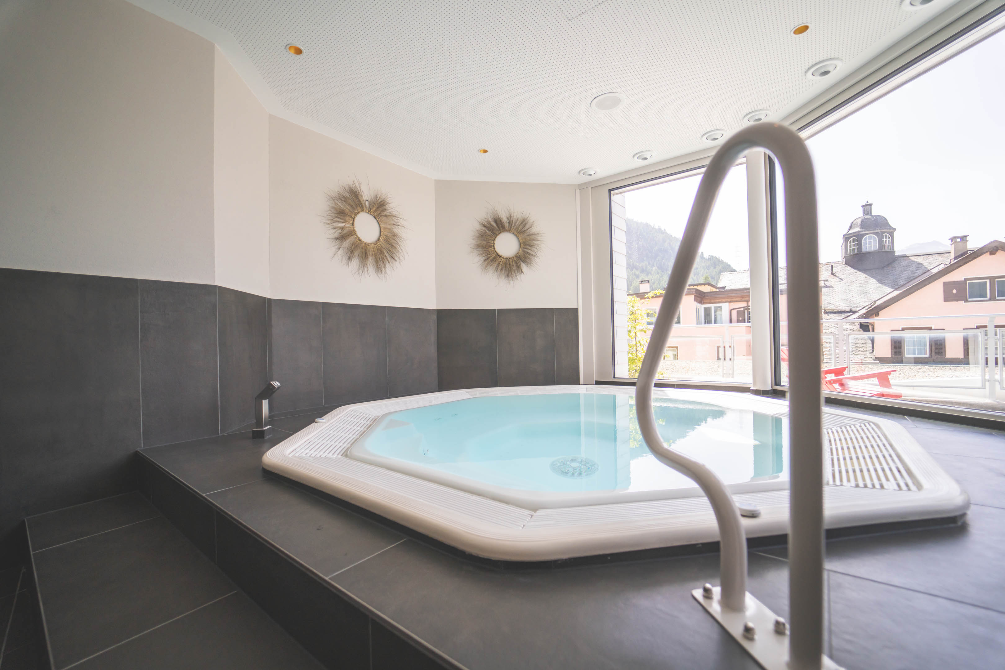 Whirlpool mit Aussic Whirlpool mit Aussic