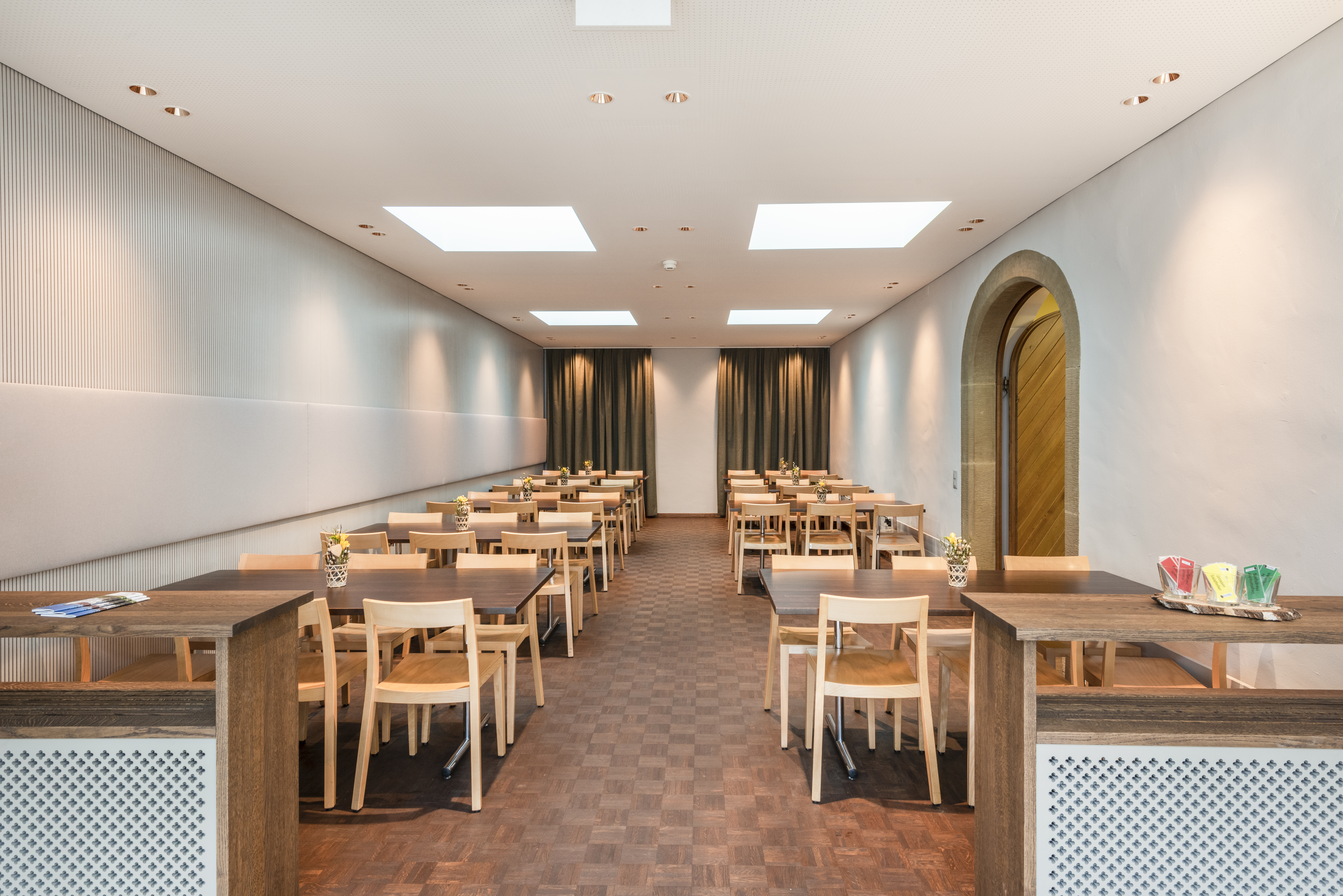 Restaurant up to 54 Pe Restaurant up to 54 Pe