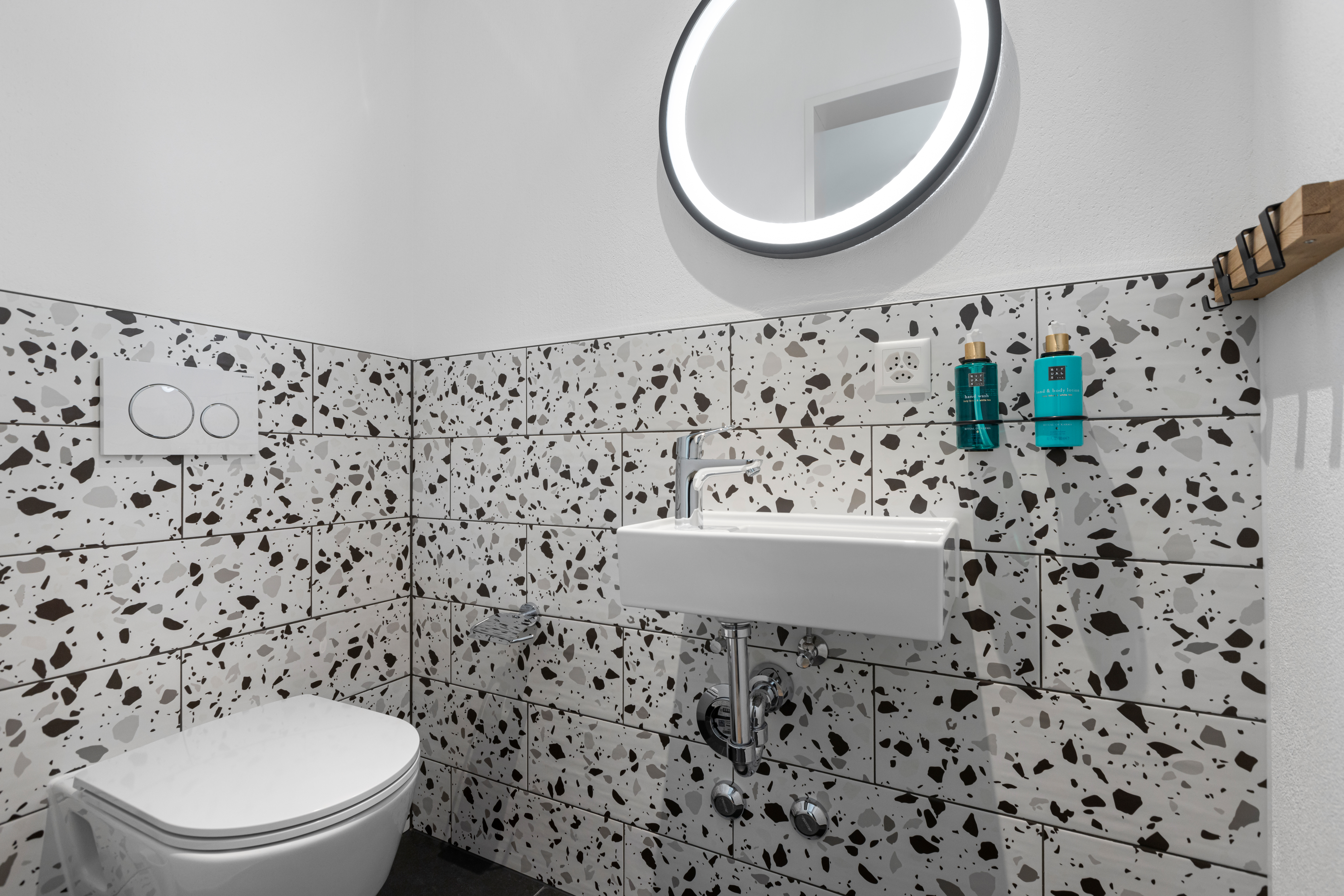 Day WC 2 BDR Day WC 2 BDR