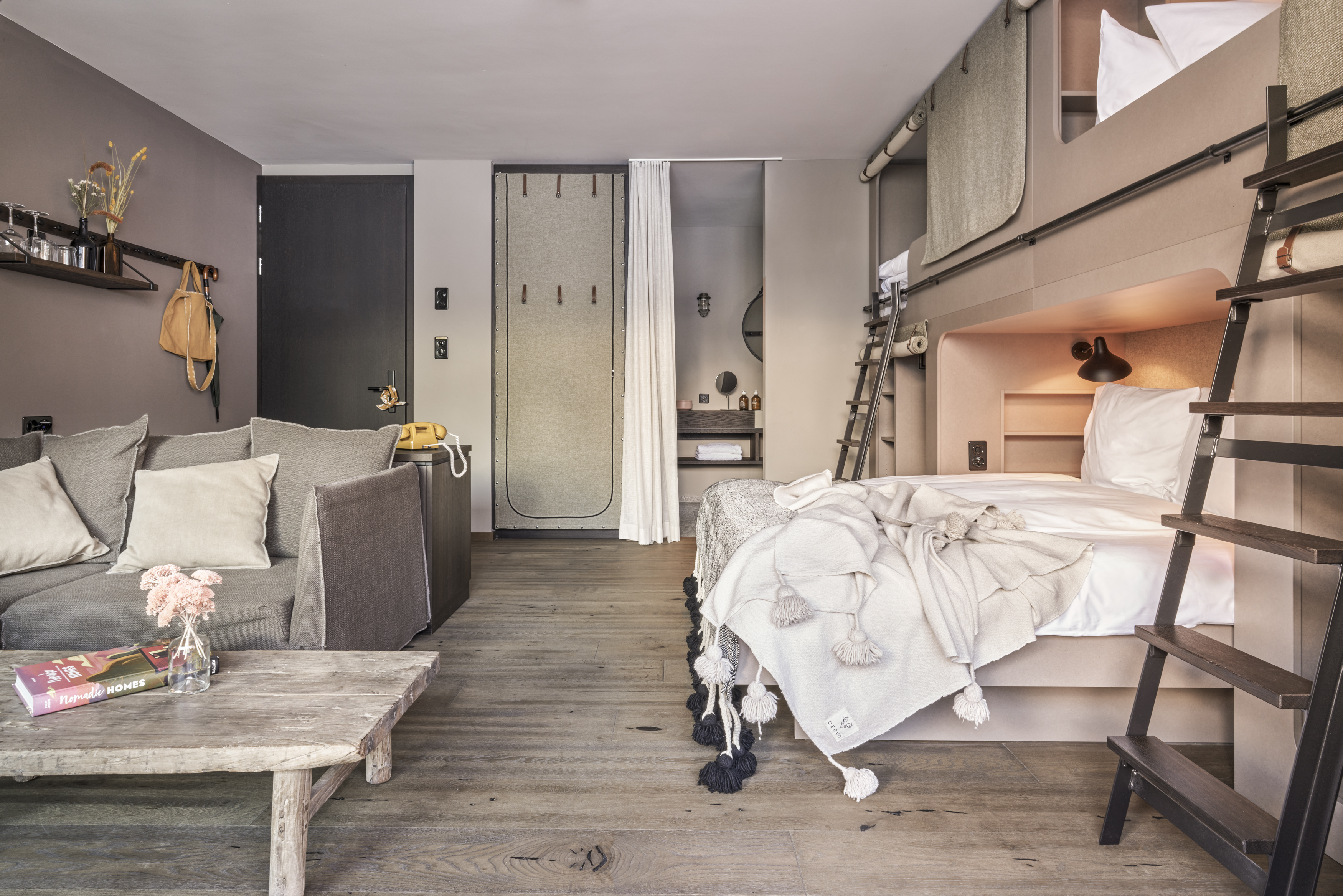 Nomad Lodge by CERVO Mountain Resort – image