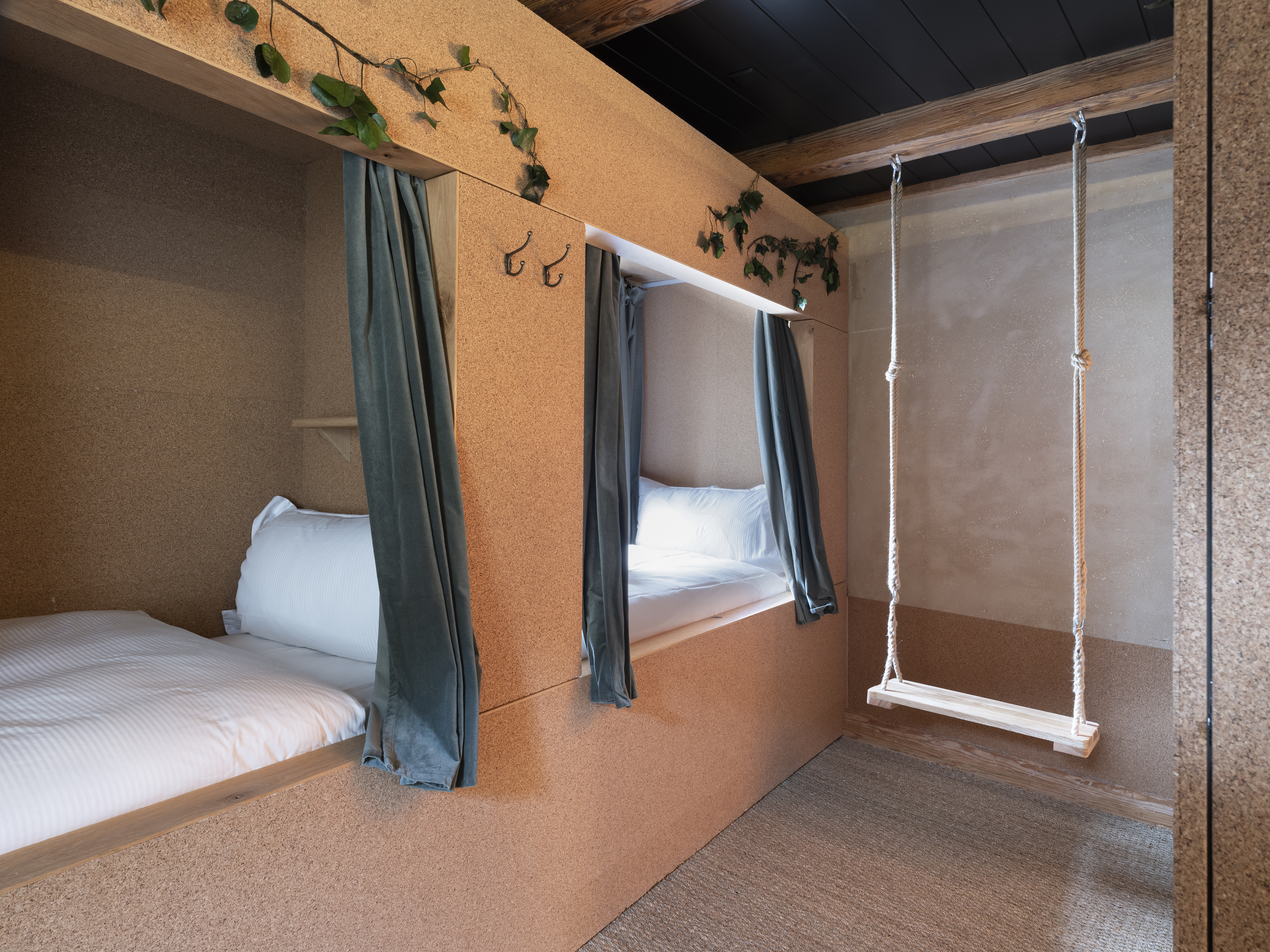 Peanut Medieval Lodge – image