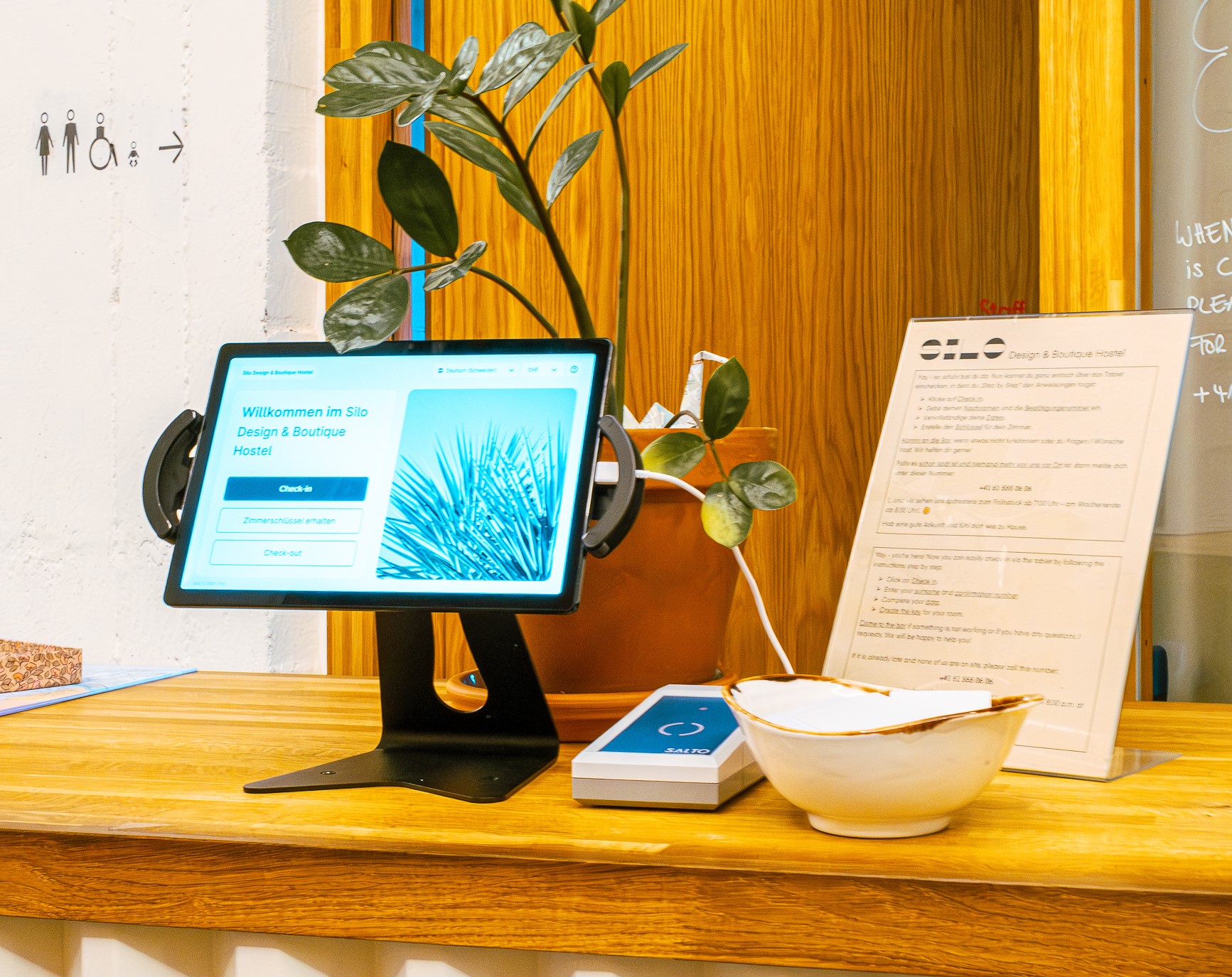 Welcome Desk mit Sel Welcome Desk mit Sel